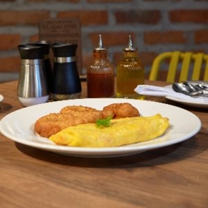 Omellete De Jamon Y Queso